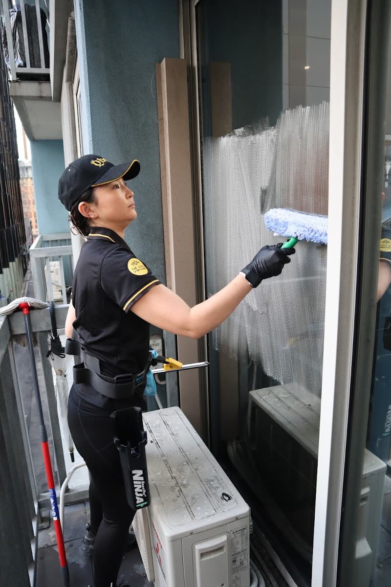 Qbees cleaning work in South Melbourne