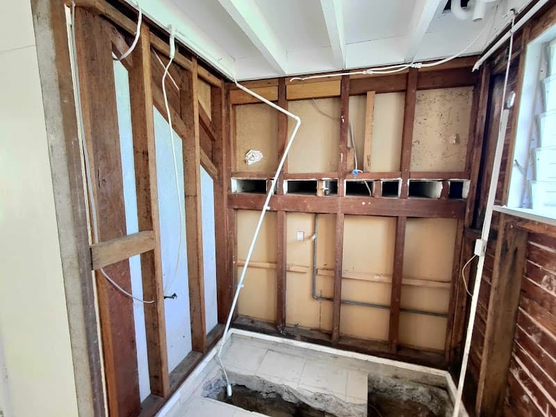 Qld asbestos demolition and construction services pty ltd asbestos removal work in Everton Park