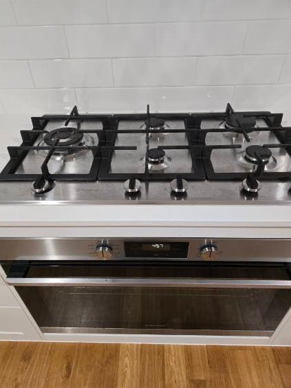 R & Dee Cleaning oven & bbq cleaning work in Newtown