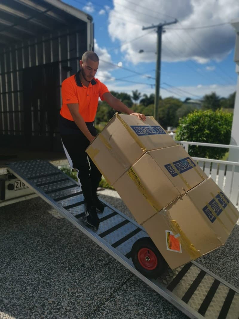 R2G Transport & Storage removalist work in Archerfield