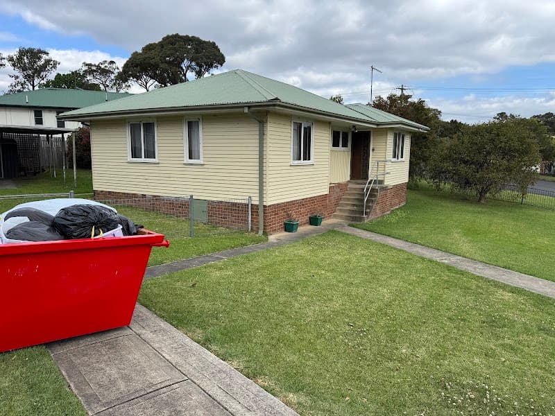 Red Roo Skip Bins rubbish removal work in Currans Hill