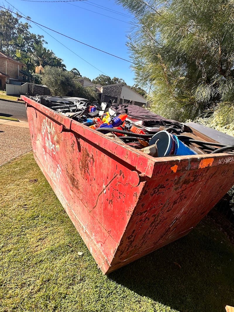 Redcliffe Skips rubbish removal work in Clontarf