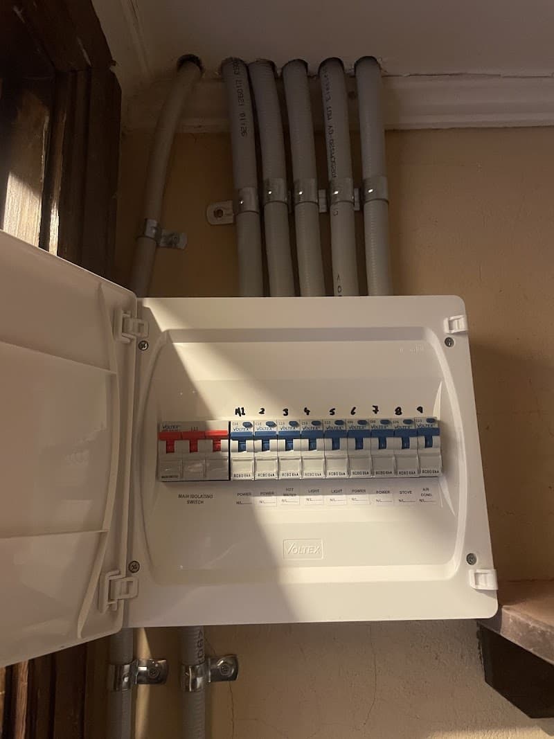 REFLEX Electrical electrician work in Downer