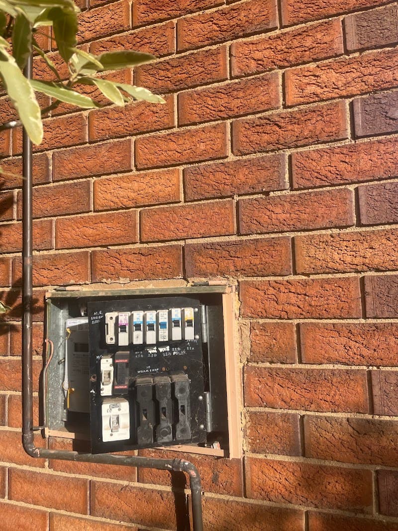 REFLEX Electrical electrician work in Downer