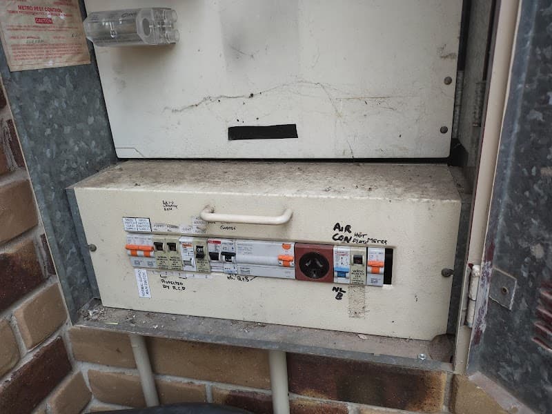 Reliable Tradies electrician work in Geebung