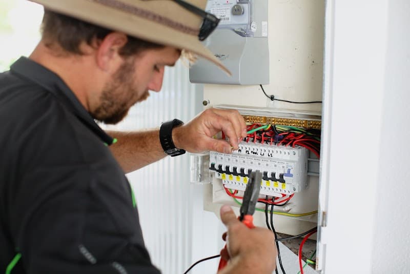 Renew Energy Solutions solar panel installation work in Kunda Park