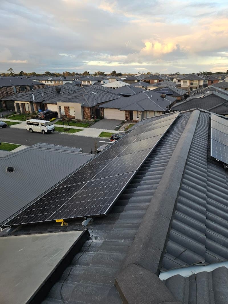 Renewable Solar solar panel installation work in Melbourne
