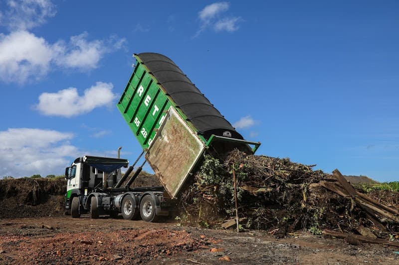 Retrac Skips Gold Coast rubbish removal work in Arundel