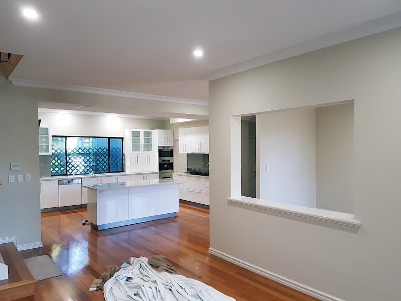 Roberto's Painting & Decorating painter work in Beldon