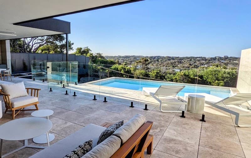 Roda Glass glass & glazier work in Frankston South