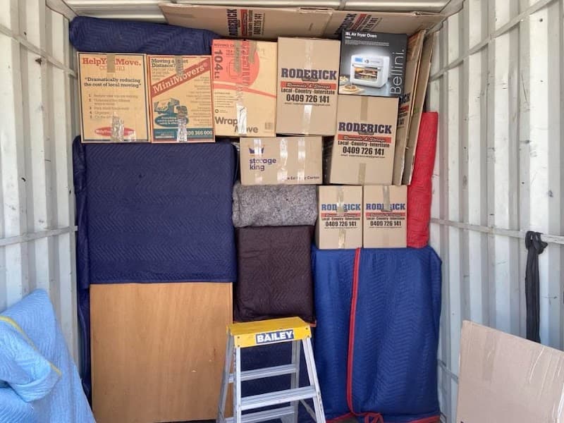 Roderick Removals & Van Lines removalist work in Gladstone Central