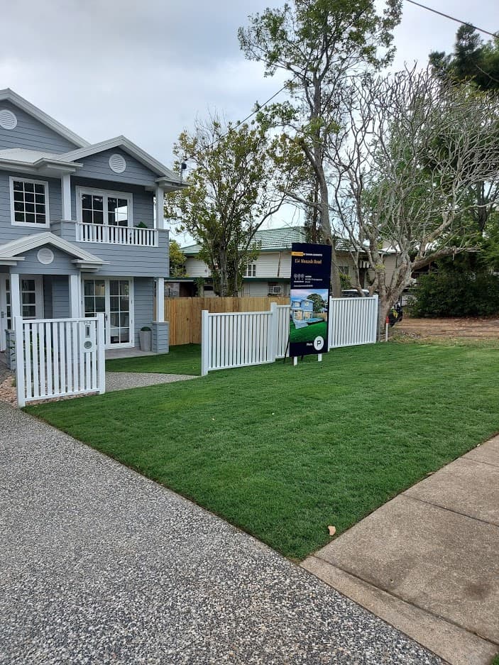 Roseville Mowing lawn care work in Roseville