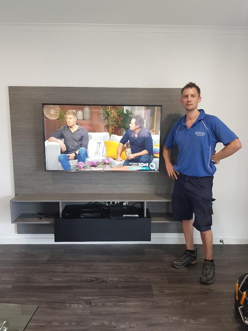 RTHS - TV WALL MOUNTING. ANTENNA, CCTV, WIFI, HOME THEATRE, DATA, CABLING antenna & tv work in Robina