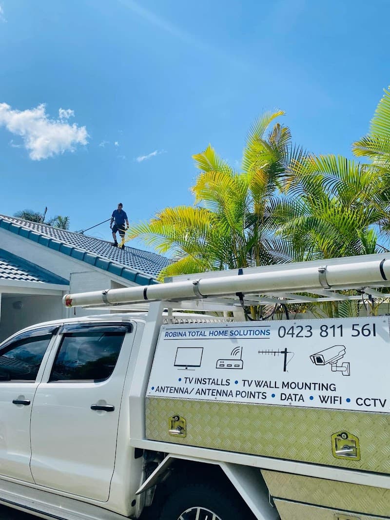 RTHS - TV WALL MOUNTING. ANTENNA, CCTV, WIFI, HOME THEATRE, DATA, CABLING antenna & tv work in Robina