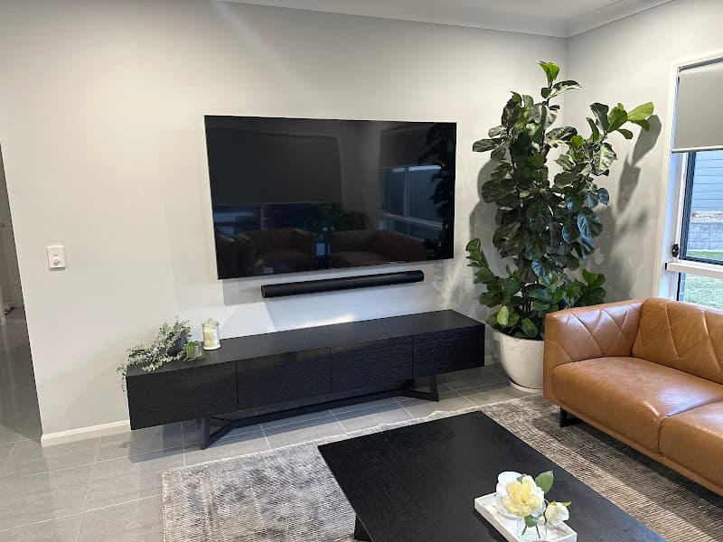 RTHS - TV WALL MOUNTING. ANTENNA, CCTV, WIFI, HOME THEATRE, DATA, CABLING antenna & tv work in Robina
