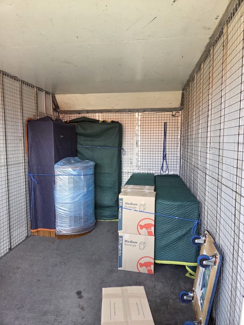 Same Day Movers removalist work in Stepney