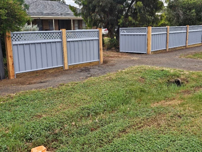 Scanlon Contracting fencing work in East Bendigo