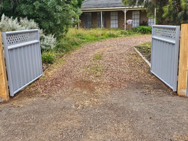 Scanlon Contracting fencing work in East Bendigo