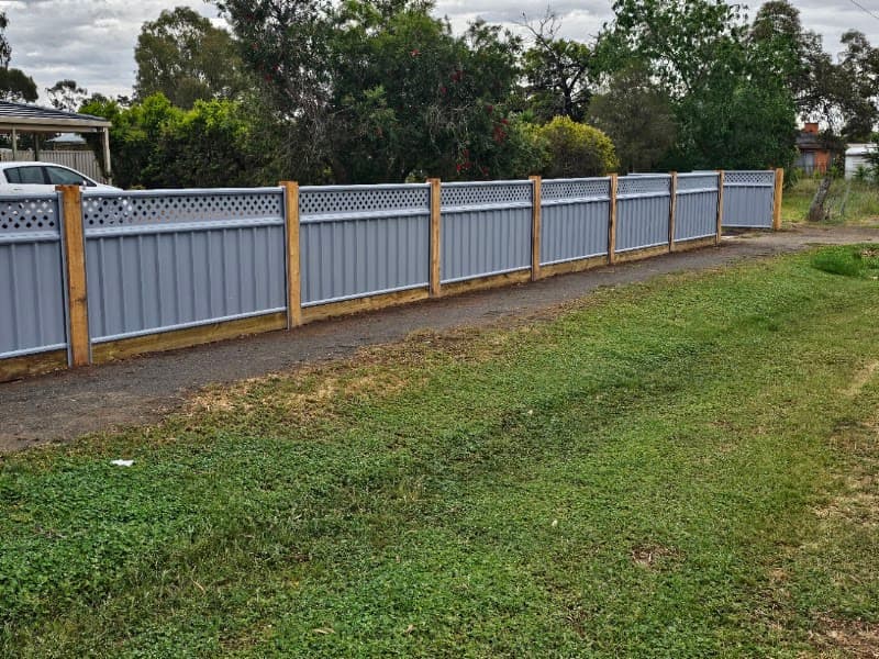 Scanlon Contracting fencing work in East Bendigo
