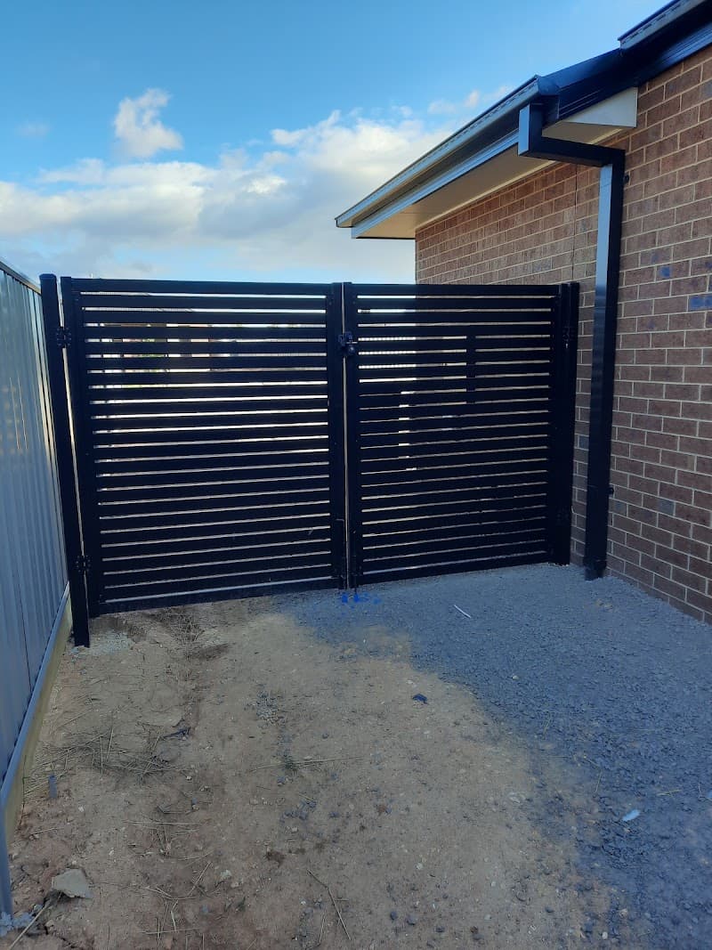 Scanlon Contracting fencing work in East Bendigo