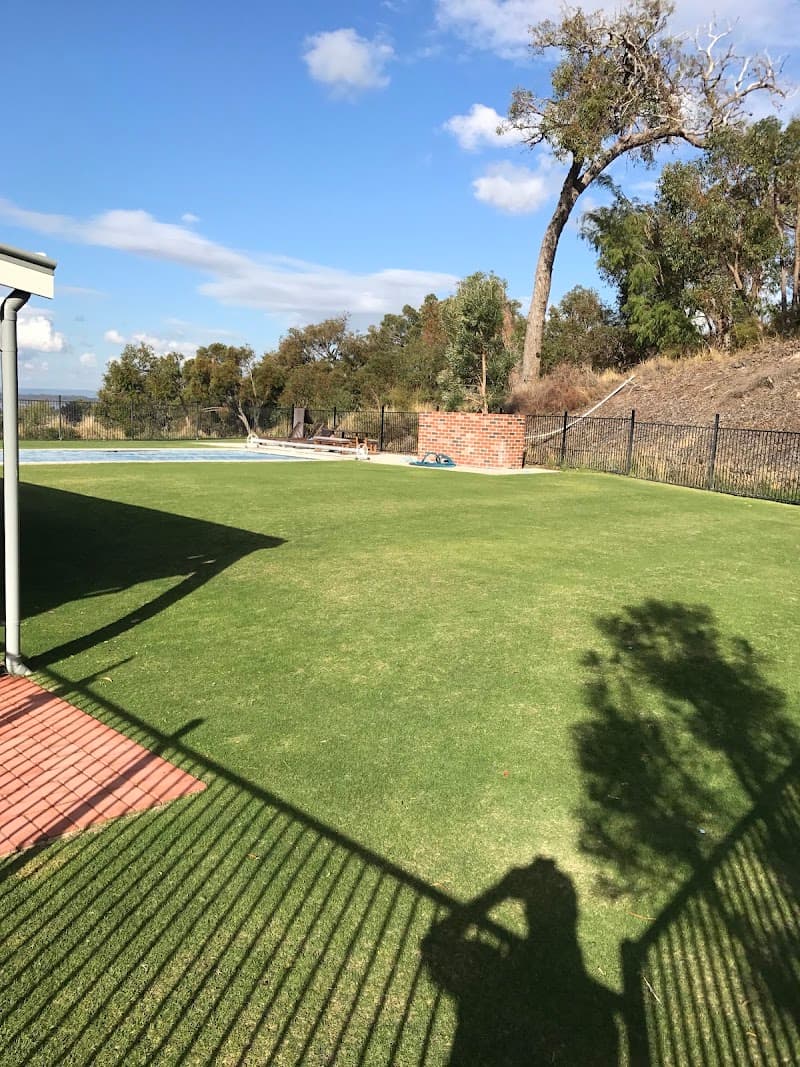 Sea to scarp Lawnmowing lawn care work in Mandurah