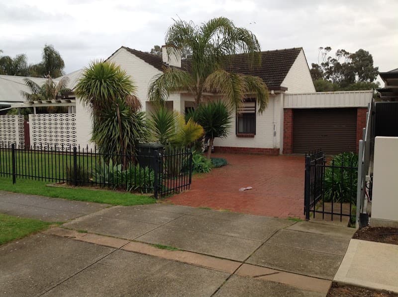 Select Building Inspections Adelaide pest control work in Adelaide