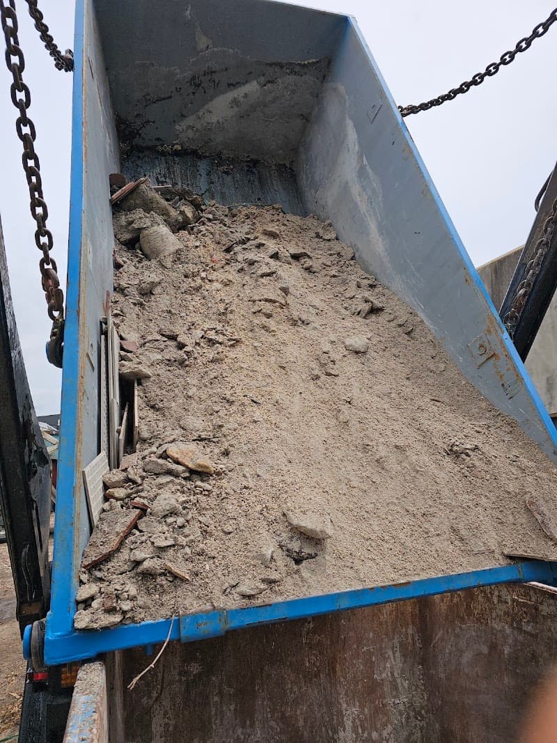 Sendit Skips - Skip Bin Hire and Waste Management Sydney rubbish removal work in Kirrawee