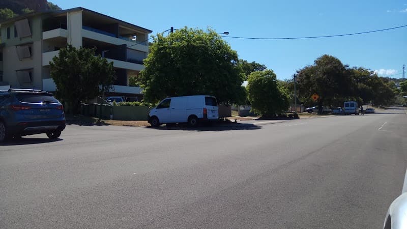 Service 8 Auto Glass glass & glazier work in Townsville City