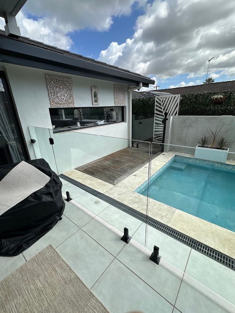 Shine Glass glass & glazier work in Caringbah South