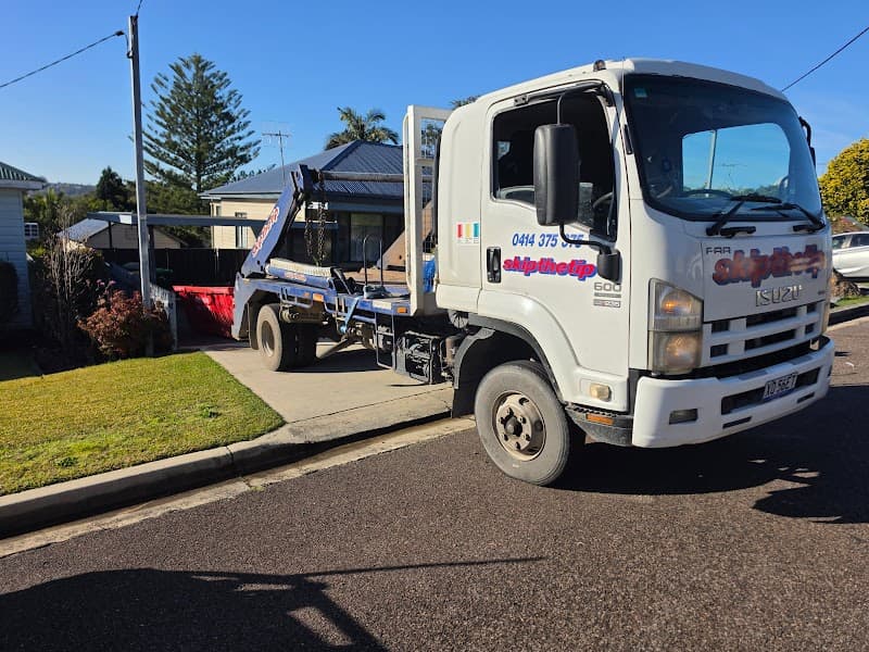 Skip The Tip Newcastle Skip Bins rubbish removal work in Redhead