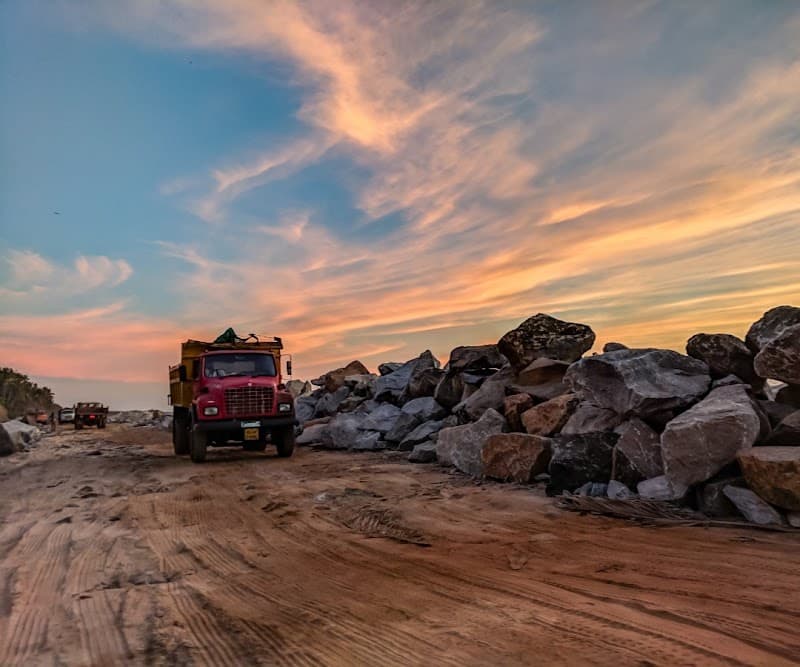 Skips Townsville Rubbish Removal rubbish removal work in Douglas