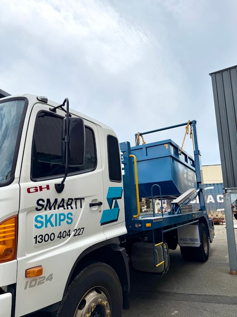 Smartt Skips rubbish removal work in Port Kennedy