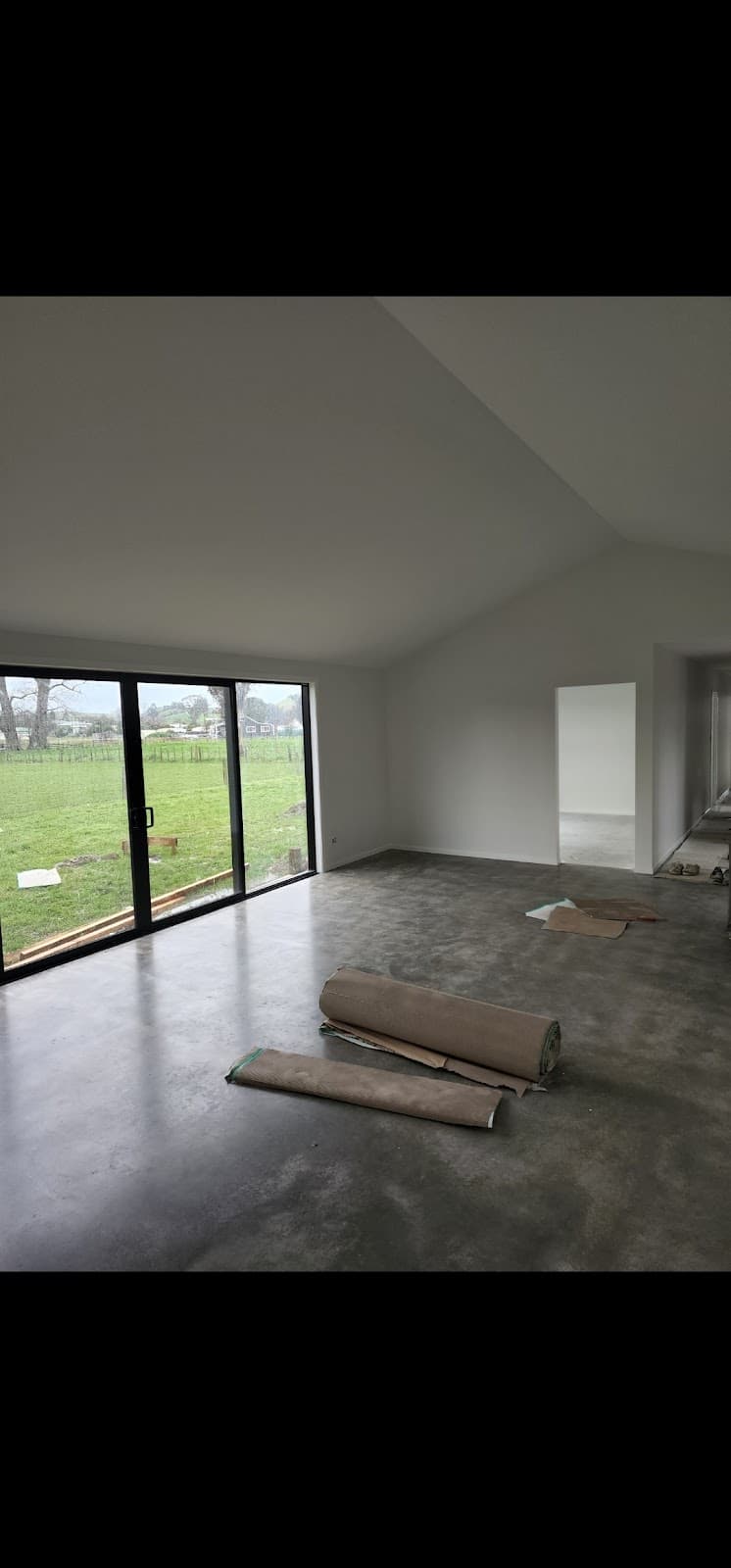 Smiths painting and decorating Ltd painter work in Meadow Springs