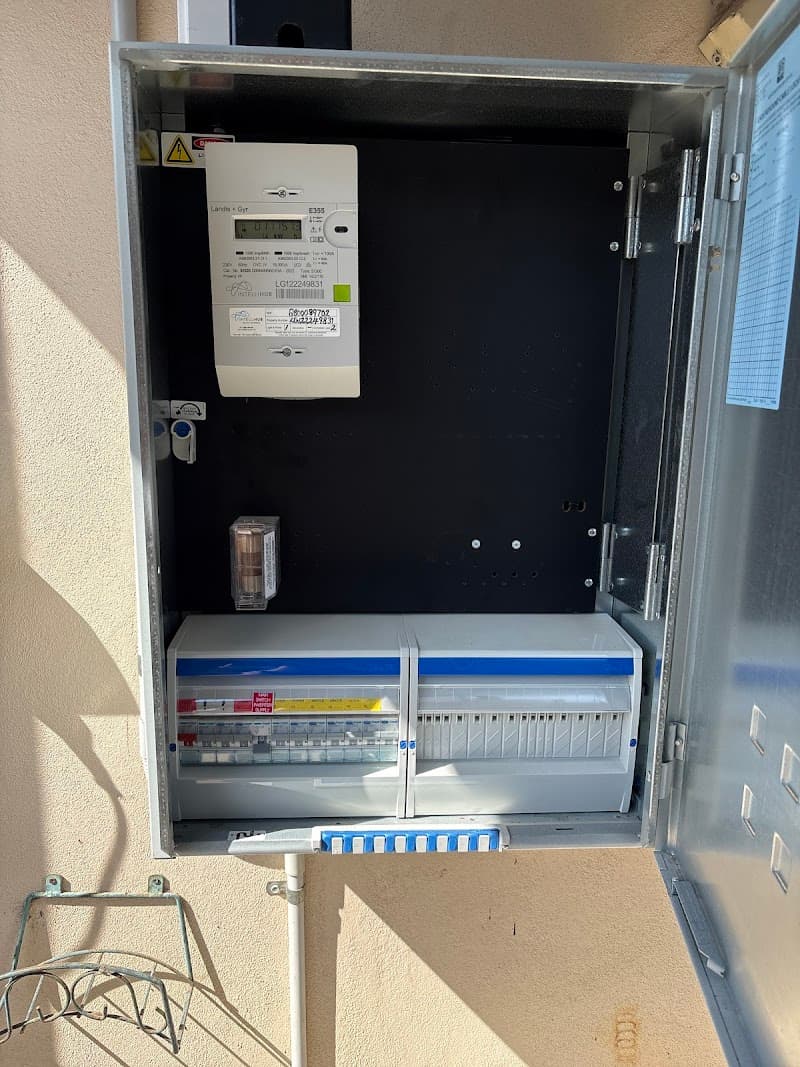 Solair Electrical solar panel installation work in Thornlands