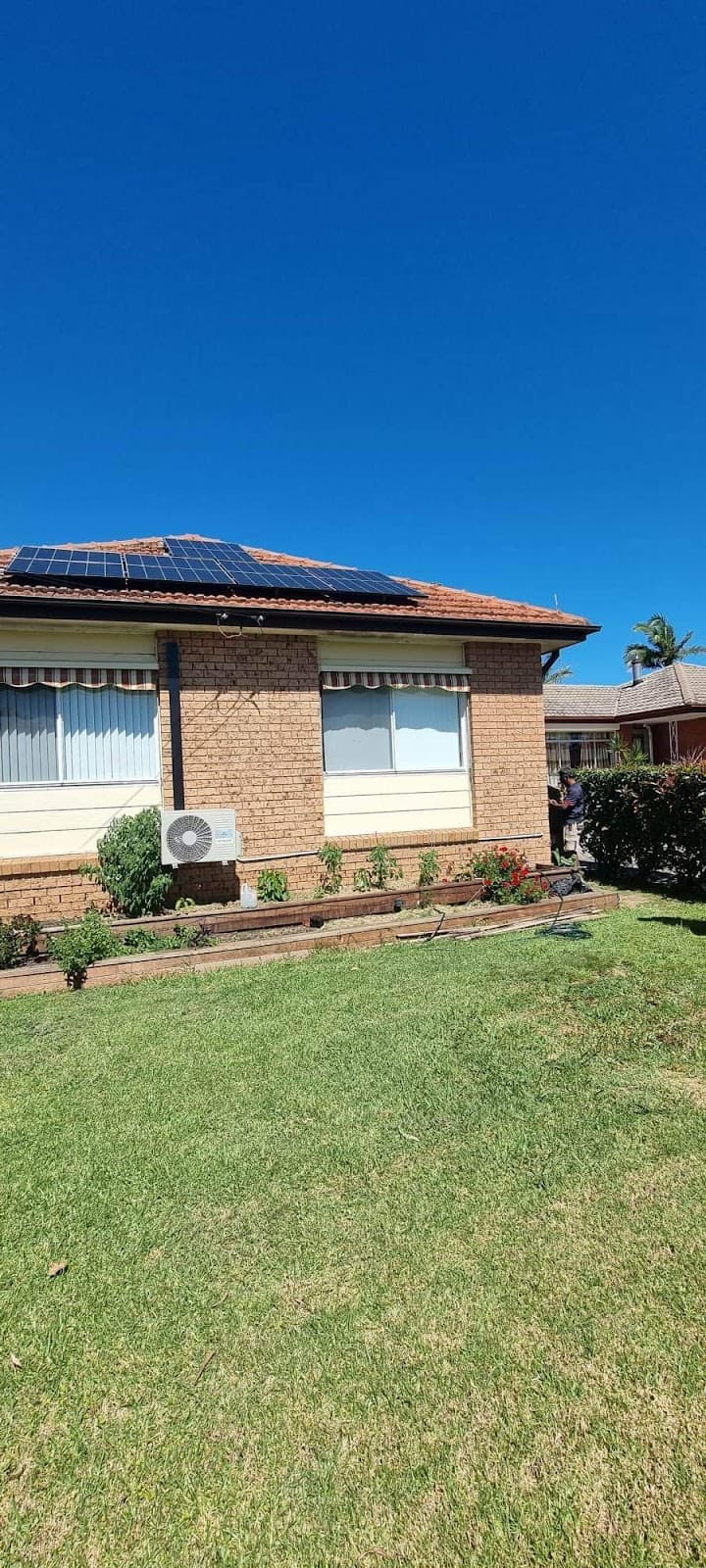 Solar land solar panel installation work in Rockdale
