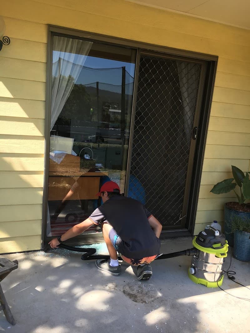 Somerset & Lockyer valley glass glass & glazier work in Mount Hallen