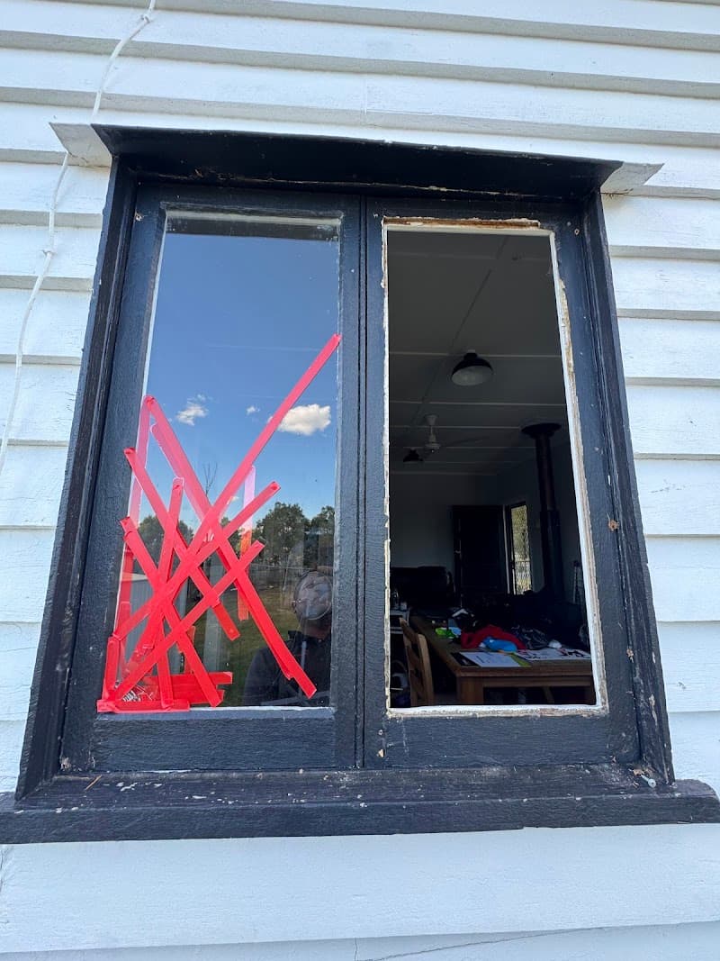 Somerset & Lockyer valley glass glass & glazier work in Mount Hallen