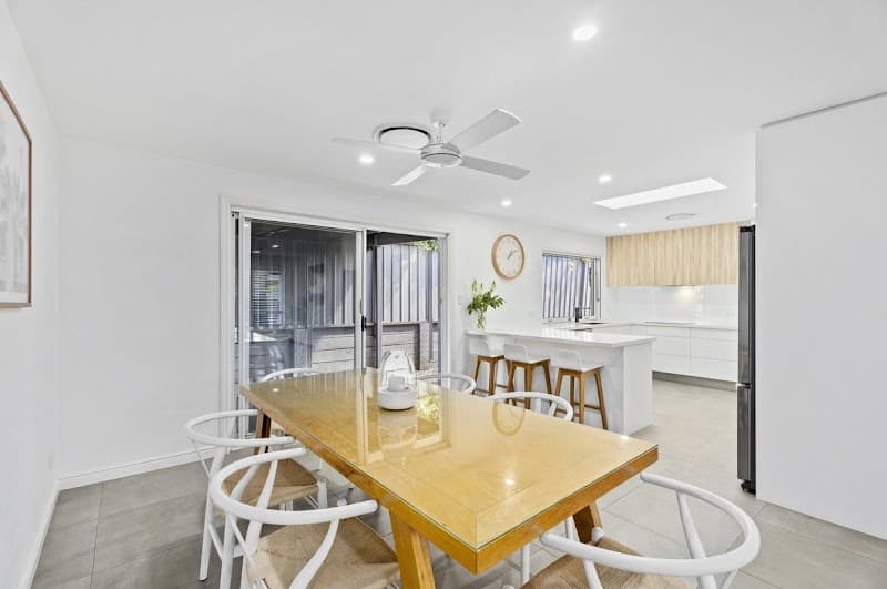 South Coast Glass & Mirrors glass & glazier work in Burleigh Heads