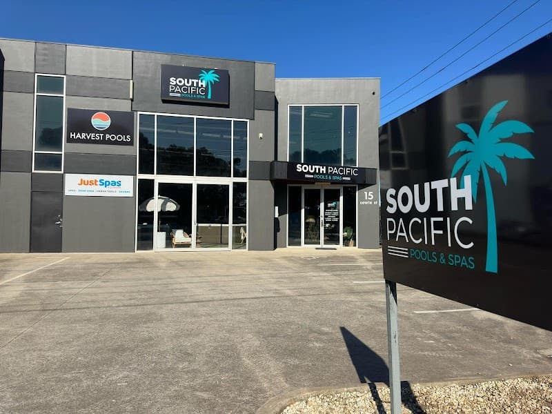 South Pacific Pools and Spas pool builder work in North Geelong