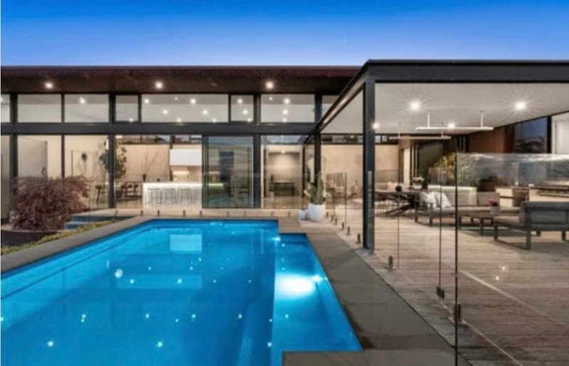 South Pacific Pools and Spas pool builder work in North Geelong