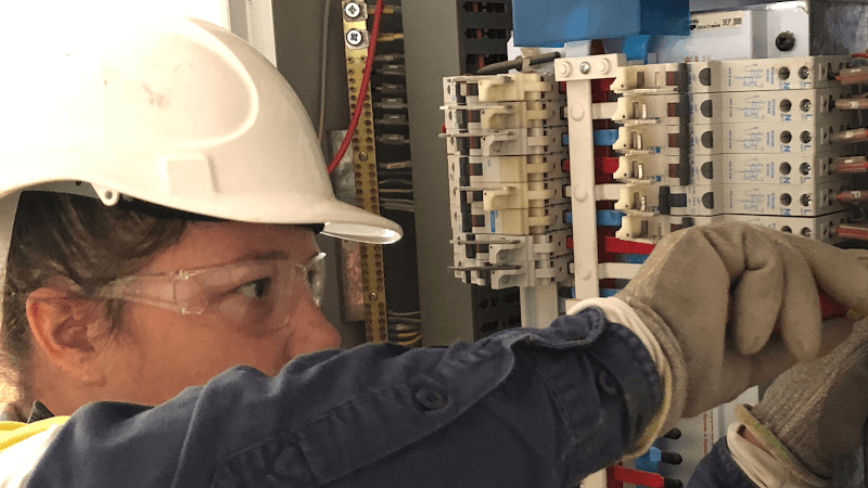 Sparkymics Electrical Contracting electrician work in Davenport