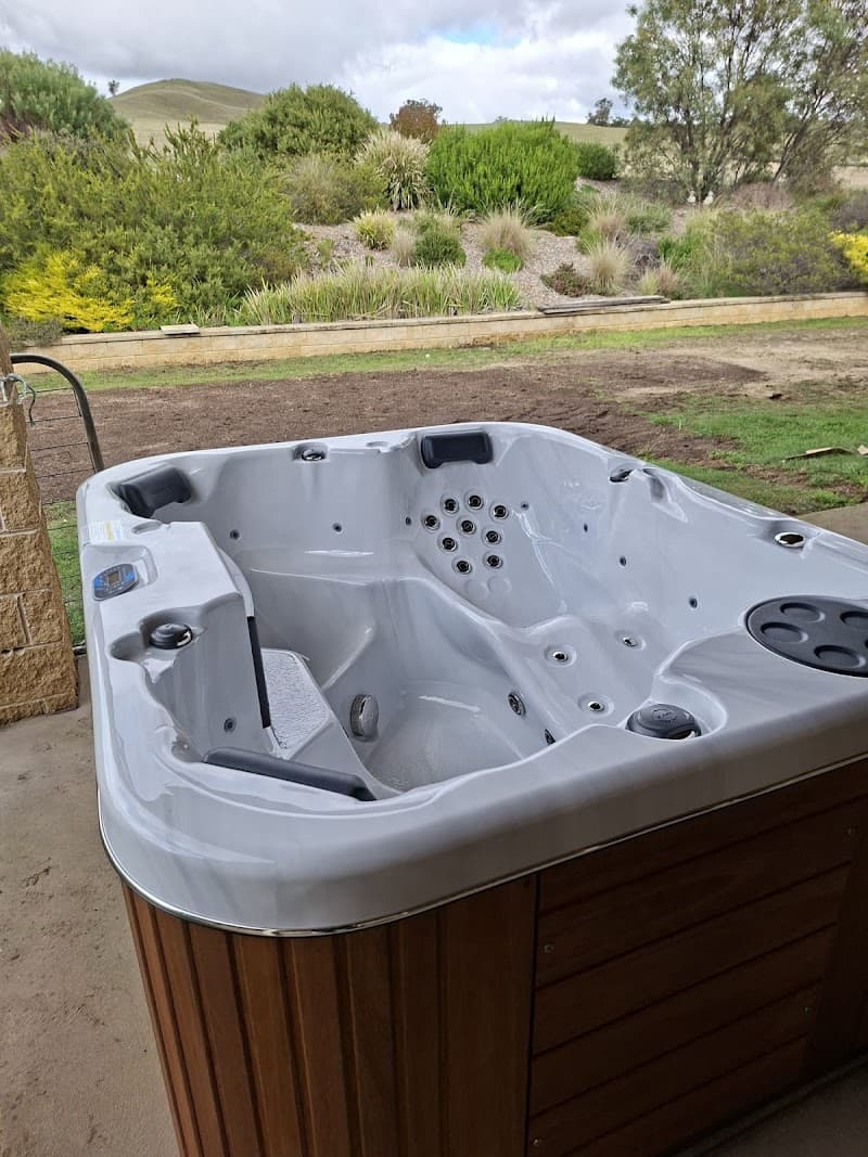 Splash & Burn pool maintenance work in Strathdale