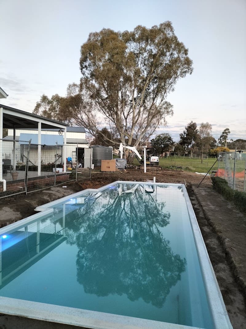 Splashaway pool maintenance work in Castlemaine
