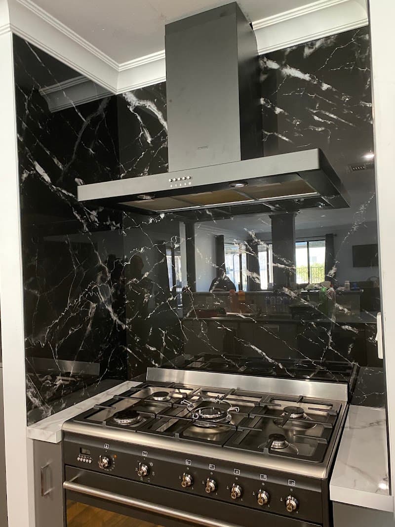 Splashbacks Southwest glass & glazier work in Davenport