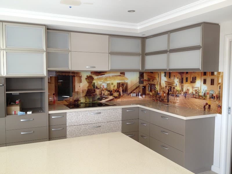 Splashbacks Southwest glass & glazier work in Davenport