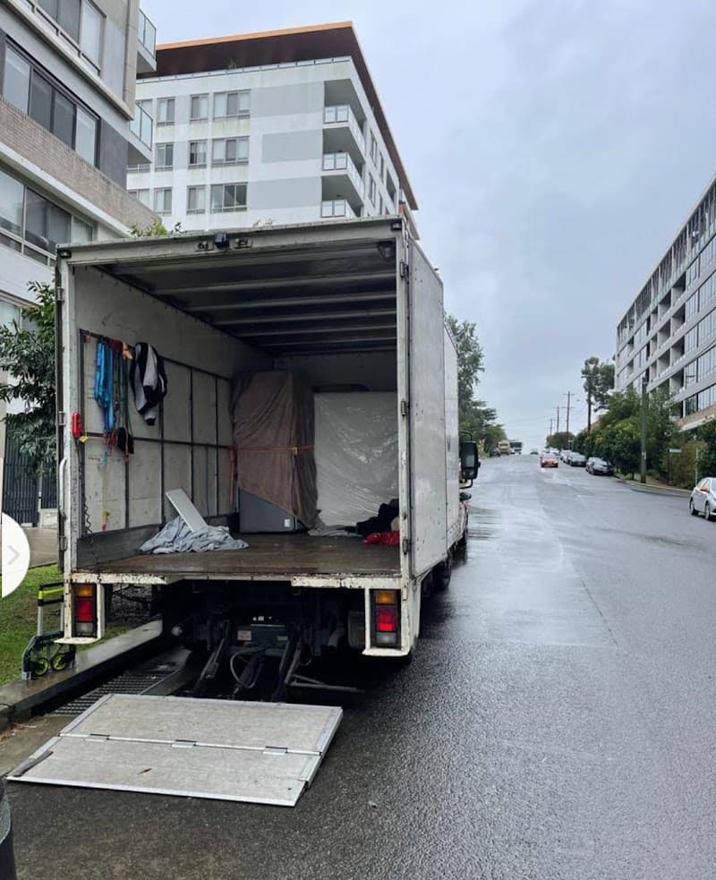 SR Removalist removalist work in Rosehill