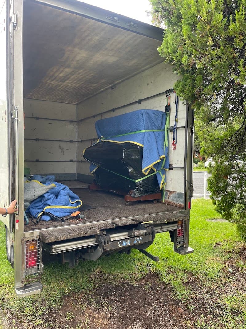 SR Removalist removalist work in Rosehill
