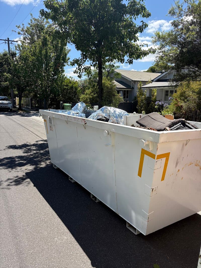 SS Bin Hire Melbourne rubbish removal work in Reservoir