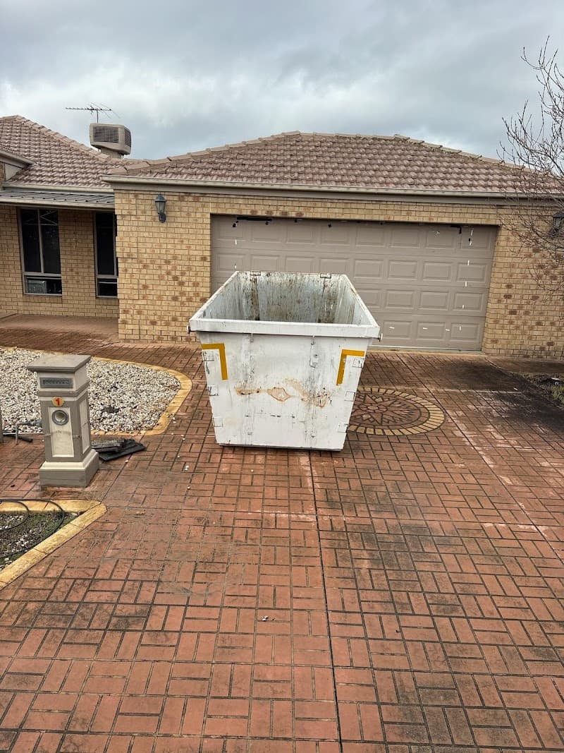 SS Bin Hire Melbourne rubbish removal work in Reservoir
