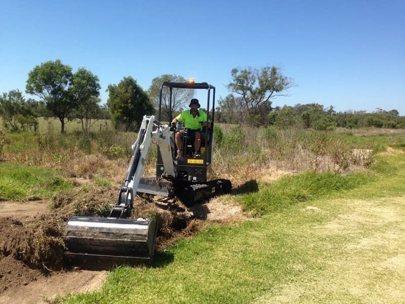 Steve’s Bobcat Excavator & Tipper Hire Hervey Bay demolition work in Takura